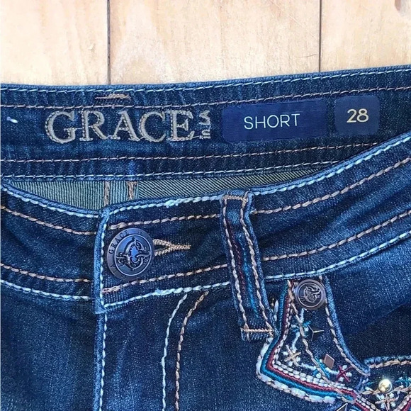Grace in LA  Denim Shorts Aztec Tribal Embroidered Rhinestones Sz 28 ( 6 ) NWOT - Picture 7 of 9